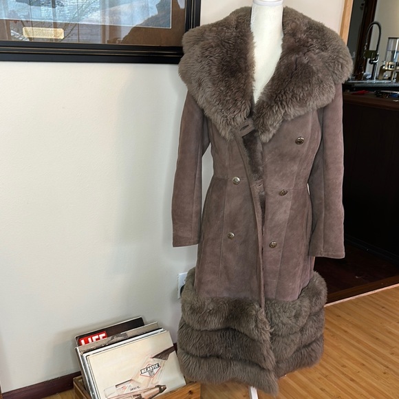 Jackets & Blazers - Beautiful Vintage Mauve Shearling Coat with Fur Trim
